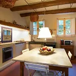 בית נופש Spacious With Private Pool Near