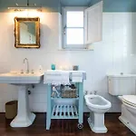 Spacious With Private Pool Near לוקה