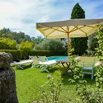 בית נופש Spacious With Private Pool Near