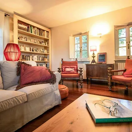 Spacious With Private Pool Near *