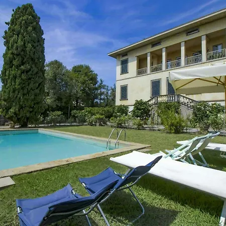 Spacious With Private Pool Near