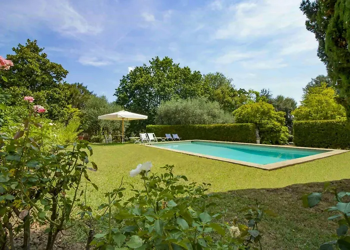 Rummelig Villa Med Privat Pool Naer Lucca 펜션 루카